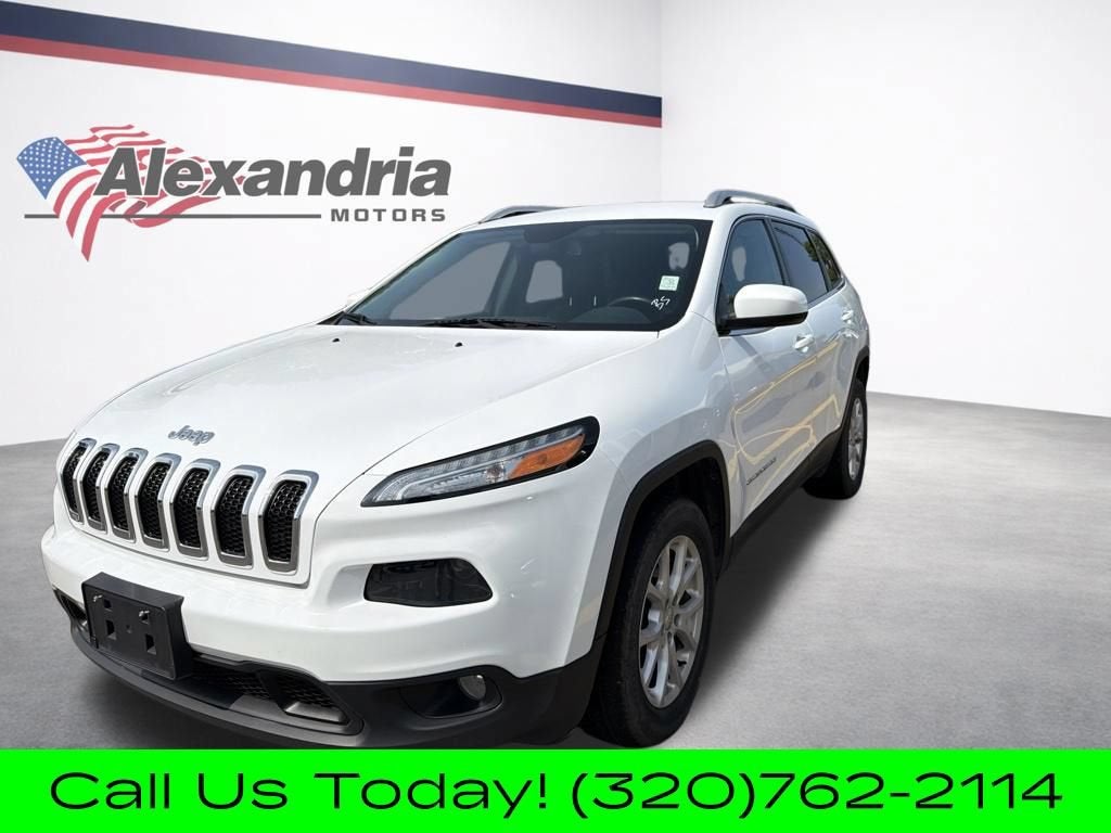 2018 Jeep Cherokee Latitude Plus 4x4 in White — front three-quarter view